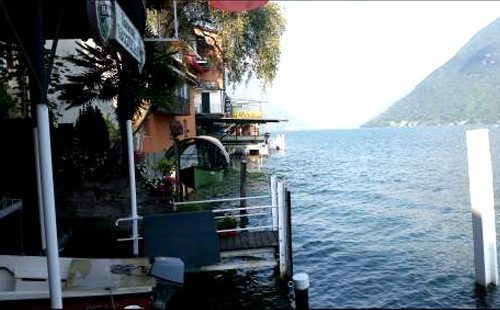 romantica veduta del lago di lugano a pochi minuti dai nostri appartamenti in affitto