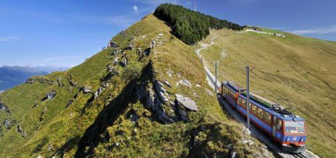 Vista del trenino a cremagliera del monte Generoso accessibile dai nostri appartamenti in affitto a Lugano